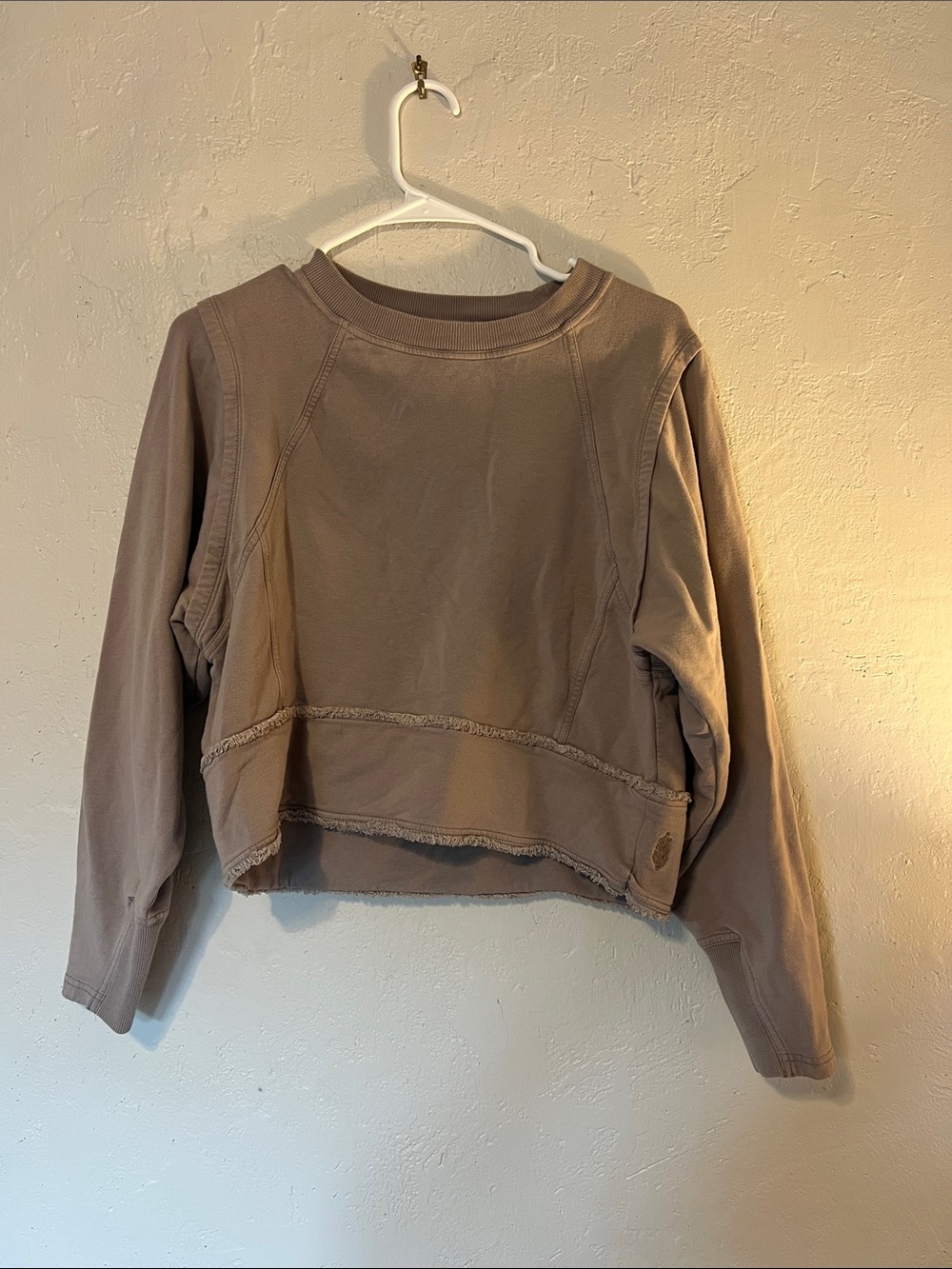 Free People/ FP Movement Women's Cropped Crewneck Sweatshirt - Taupe oversized - Picture 1 of 5